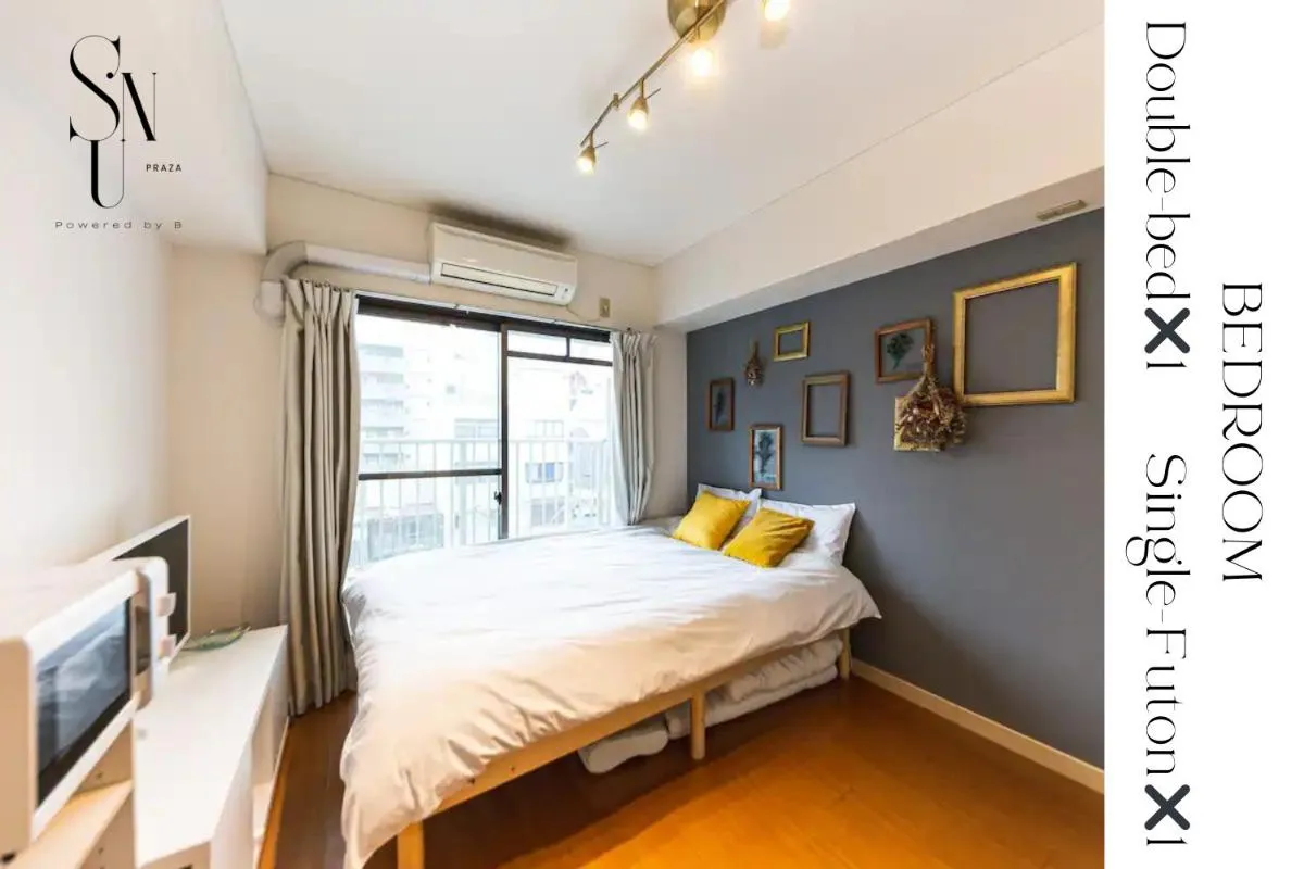 Image 4 of 402 道頓堀側のお部屋 中心地へのアクセス抜群 ダブルベッド1台 お布団1枚