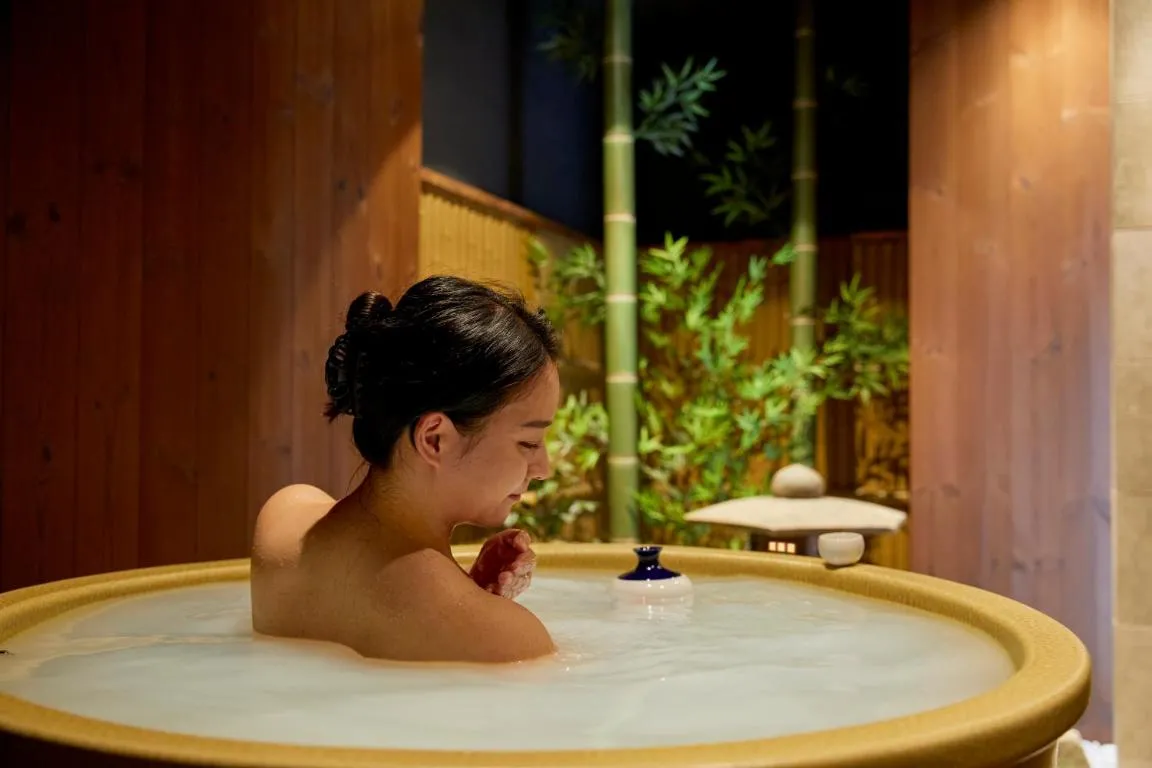 Image of 古今 天下茶屋 with a private parking lot and a half open-air bath and direct to KIX