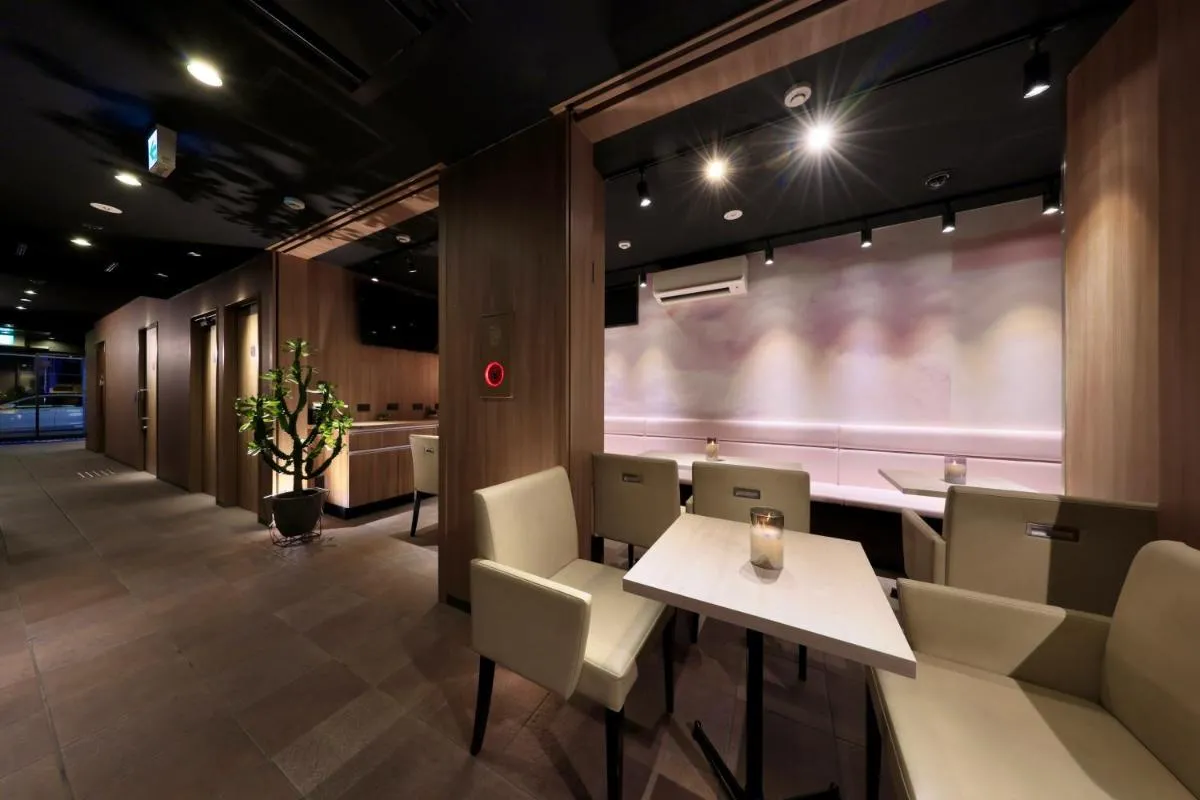 Image 4 of Nipponbashi Crystal Hotel
