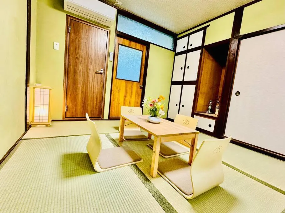 Image of Official TRhouses 和御 霊羽 Direct connection from Kansai Airport, 9 minutes to Namba