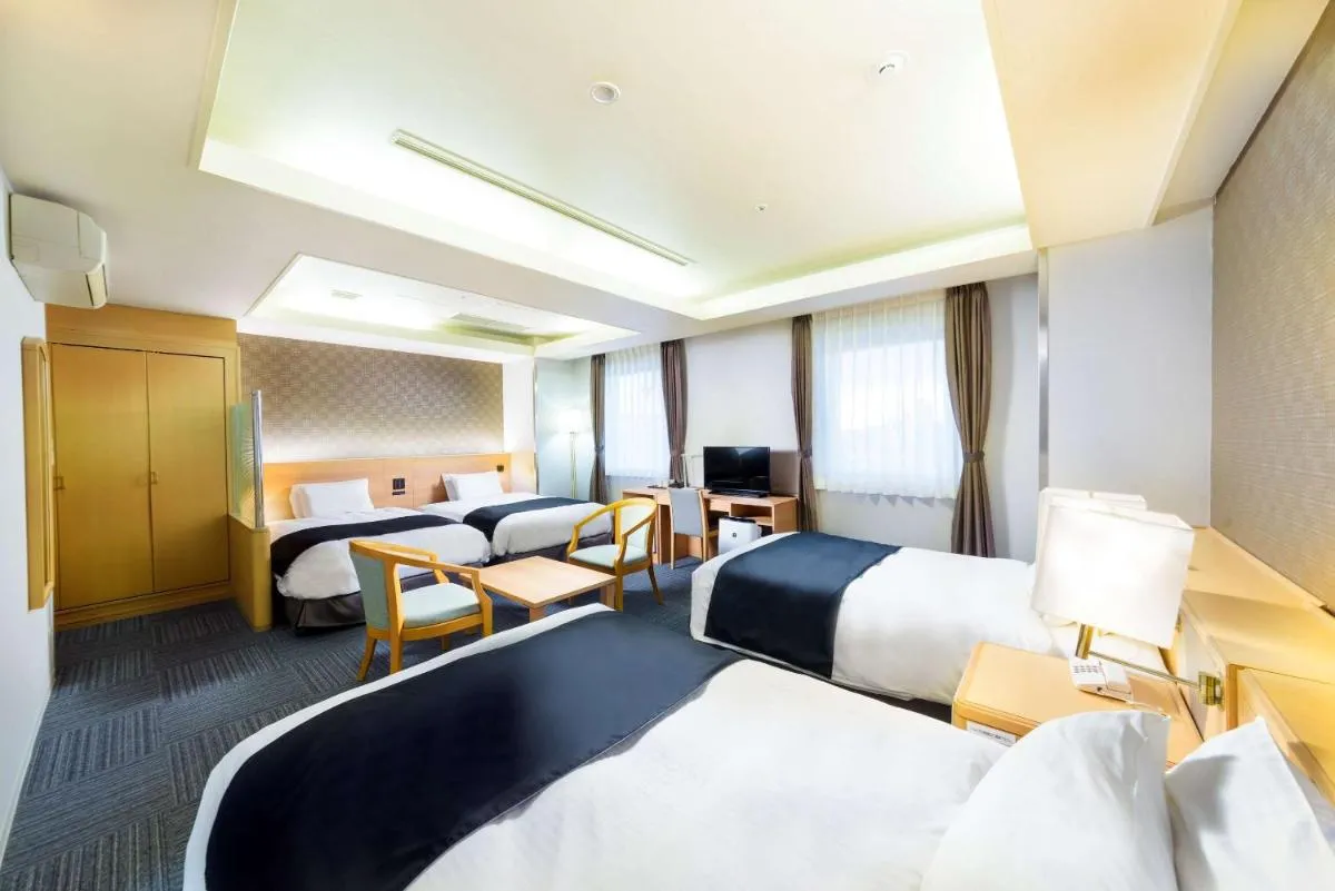 Image 5 of SureStay Plus Hotel by Best Western Shin-Osaka
