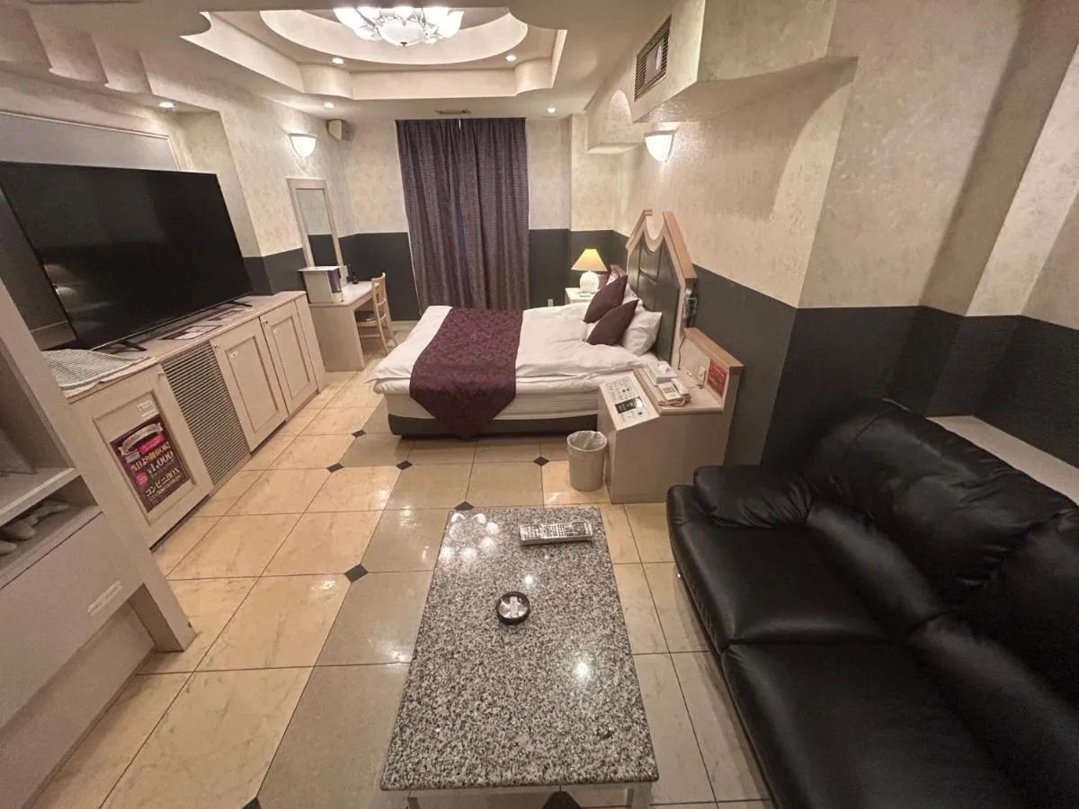 Image 3 of hotel purpleeye