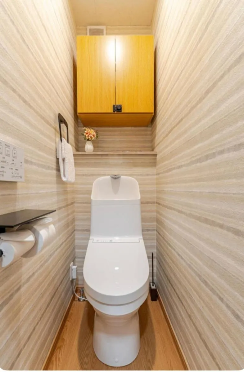 Image 6 of 3-Bedroom Villa Near Subway Direct to Airport Quiet