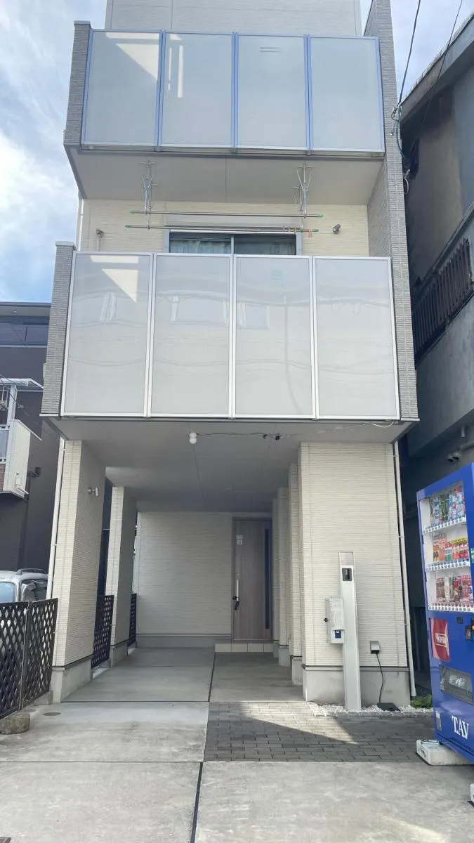 Image 3 of 民宿 飛 西成区三层120平独栋日式别墅 免费停2台车 4卧室7床和36平的超大客厅 地铁2站5分钟可到难波或者天王寺 走路 4分钟可到花園町地铁站