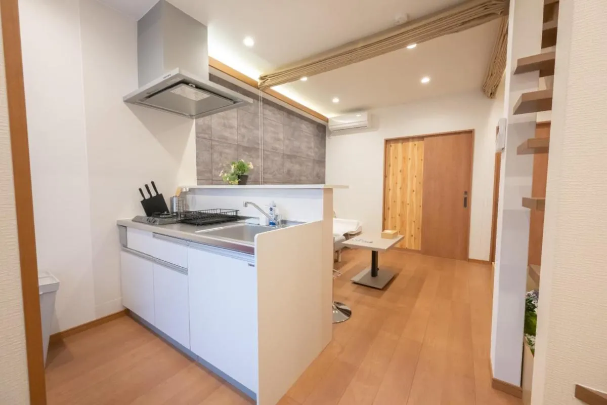 Image 3 of Official TRhouses 米御東桜 15 minutes to Shinsaibashi, Kuromon Market and Namba