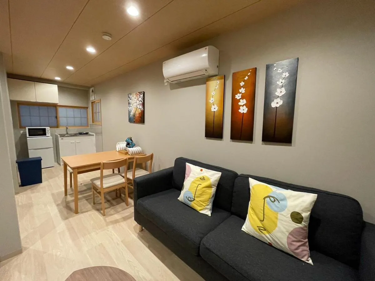 Image 2 of Tamatsukan 玉津館, Detached Hse, JR Tsuruhashi 7min, Kansai Airport 關西空港 57 mins, Namba 6 mins, Nihonbashi 4 mins, Universal Studio 37 mins, Nara 30 mins, Early Check In