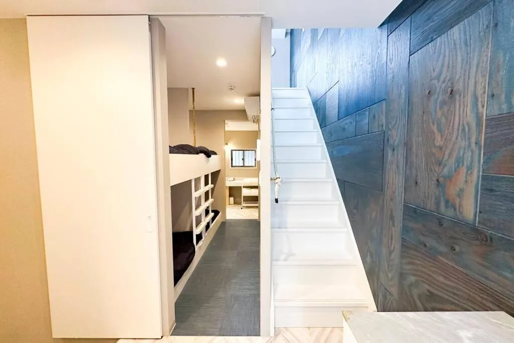 Image 5 of 西九条 Guest House! USJまで電車で5分!西九条駅徒歩3分!最大10人宿泊可能!デザイナーズハウス!2階建て一軒家貸切