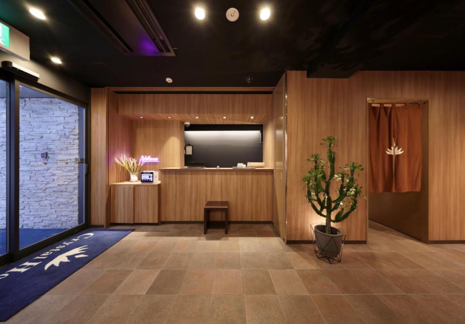 Nipponbashi Crystal Hotel